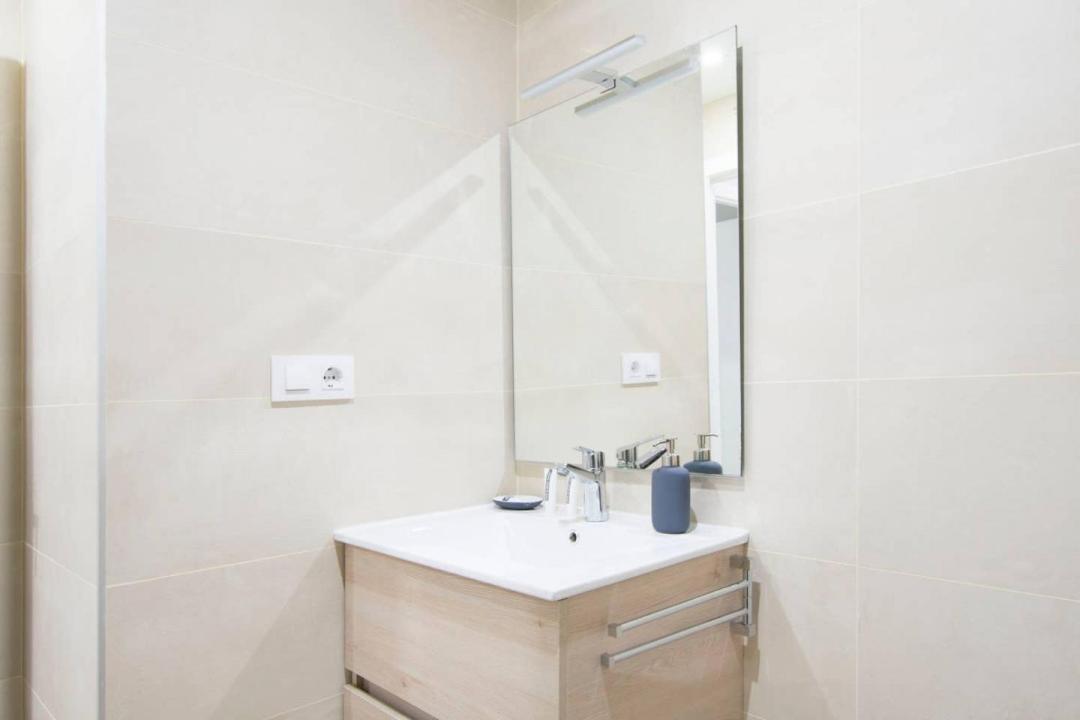 Cruz Apartment มาดริด ภายนอก รูปภาพ